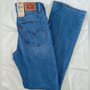 NWT Levis 725 High Rise Bootcut Jeans